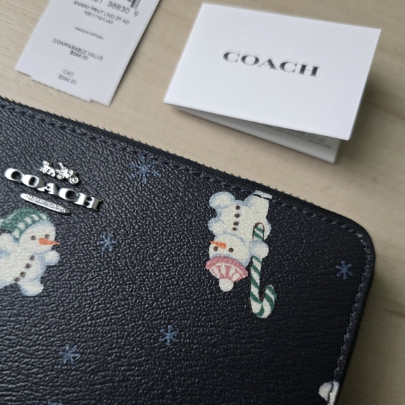 SOLD OUT COACH Limited Edition Snowman Print Zip Wallet - Picture 6 of 10